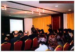 2001年三月舉辦了有關電子商業的研討會