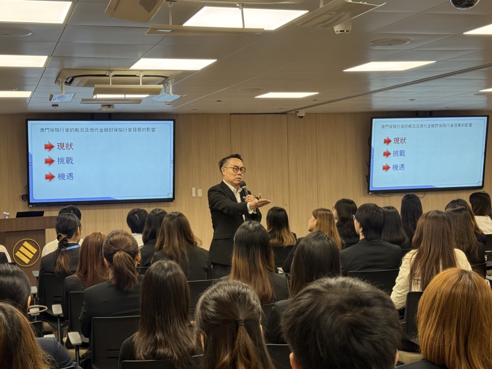 盧志文先生為學員授課